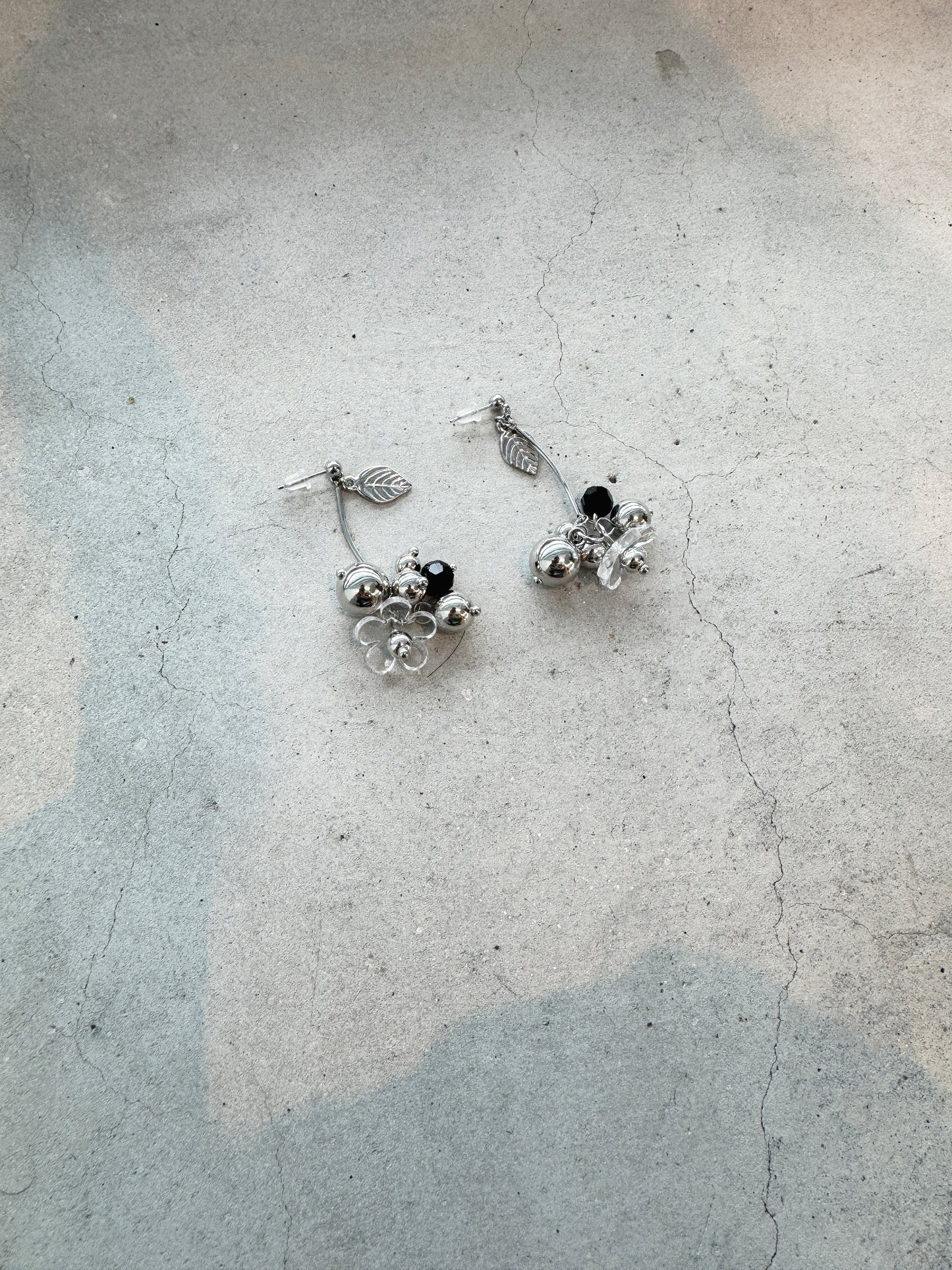 透明感花花ballball耳環