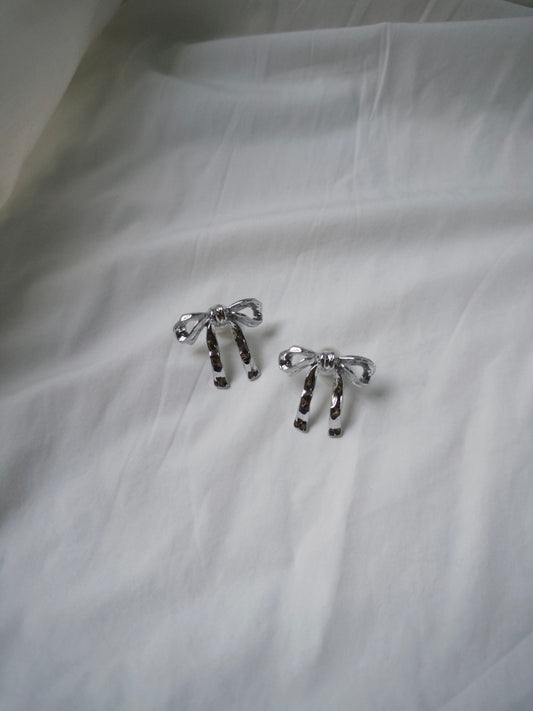 蝴蝶結珍珠形耳環