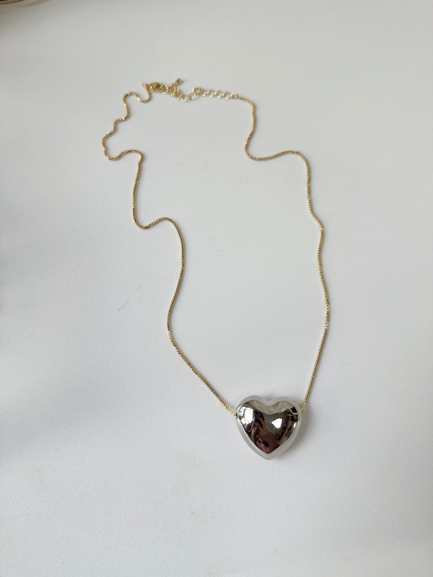 限量!撞色心心長頸鏈