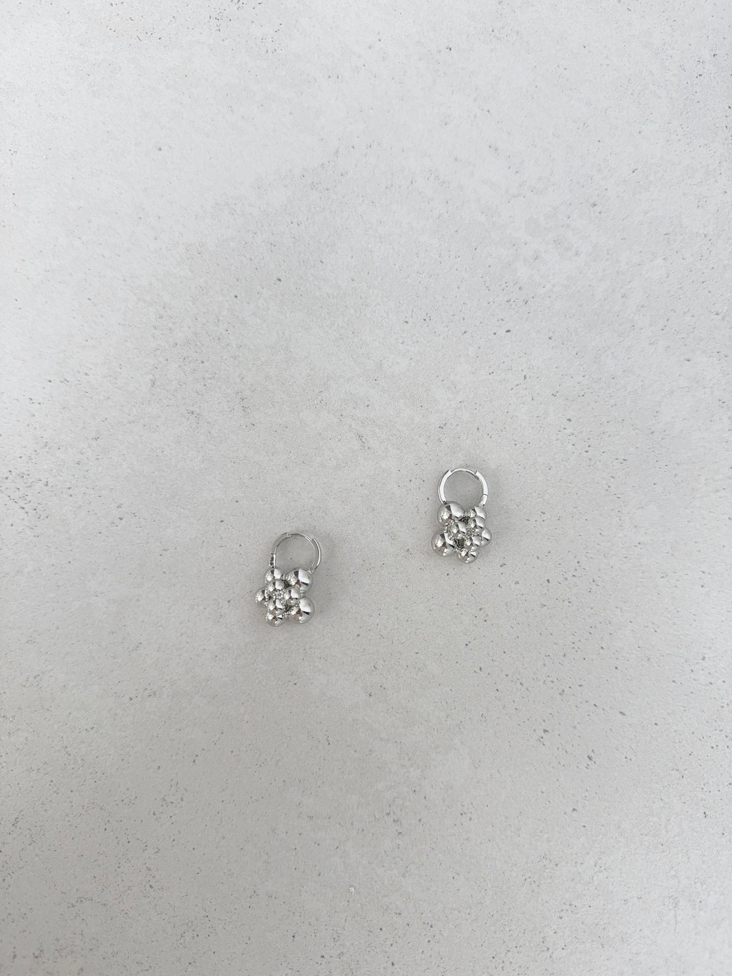 必買~!相連波波耳環