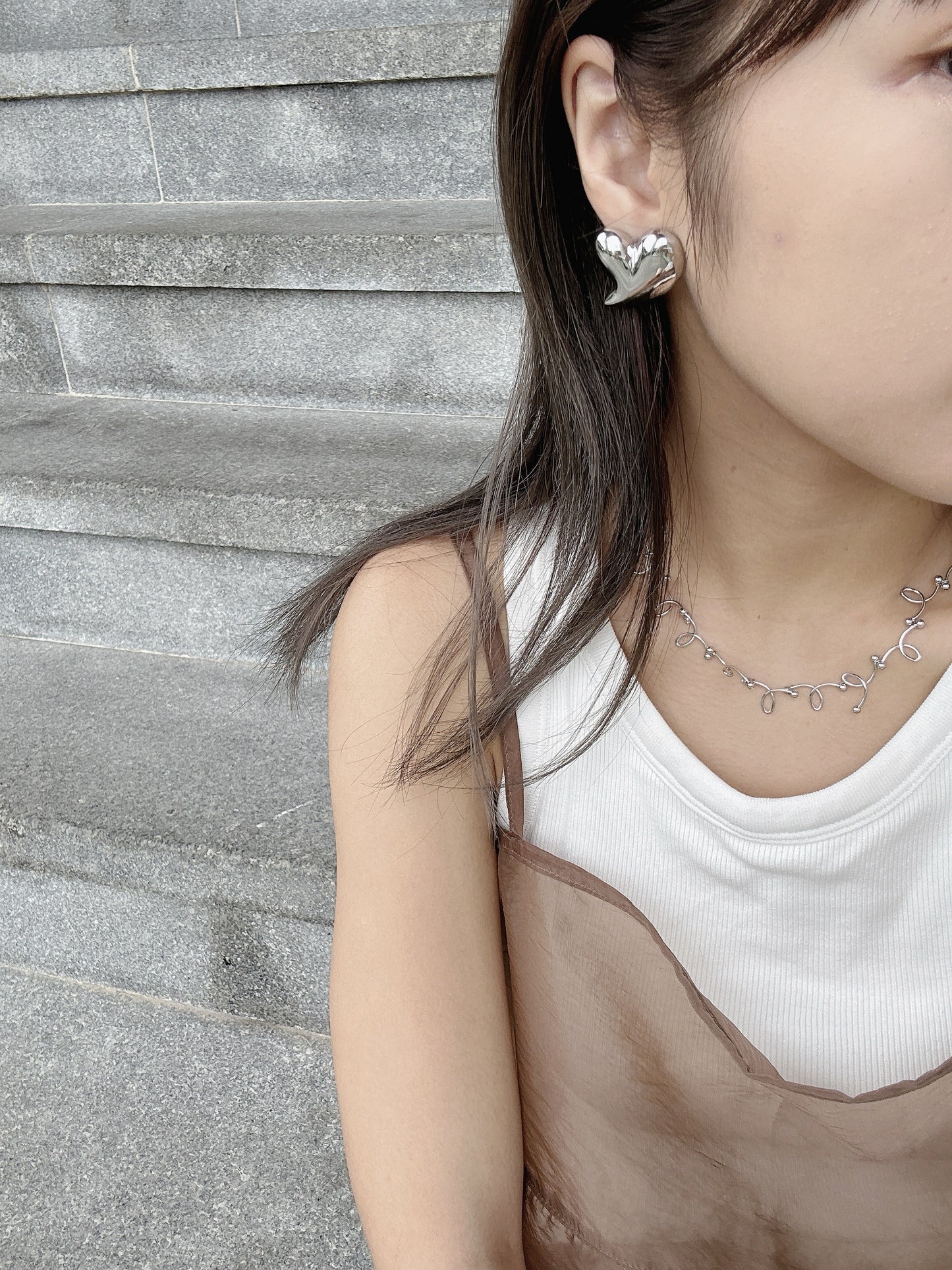 日系感!彎彎立體心形耳環