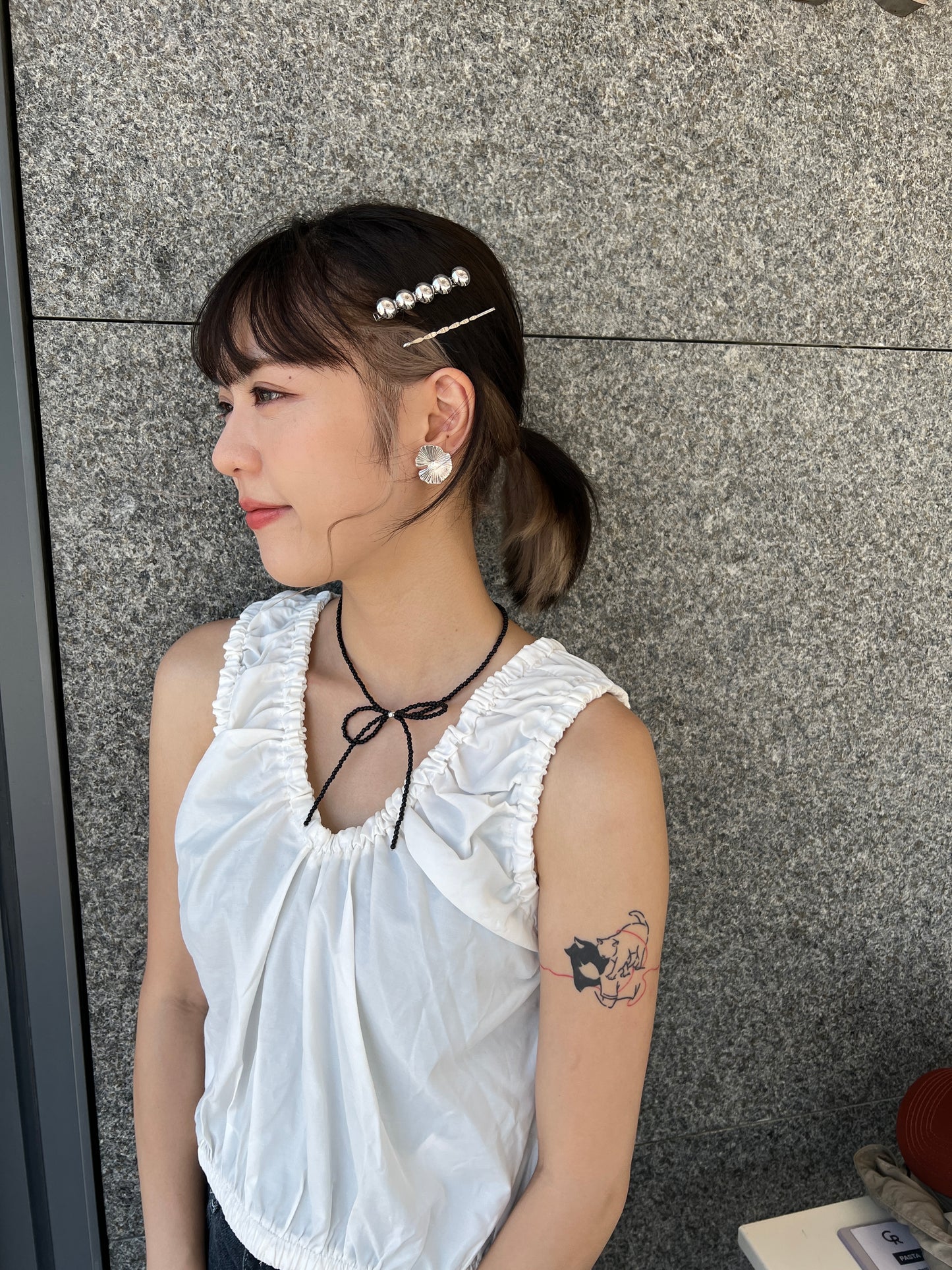 低調~壓紋花瓣耳環