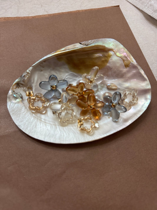 必買~透明感日系小花耳環