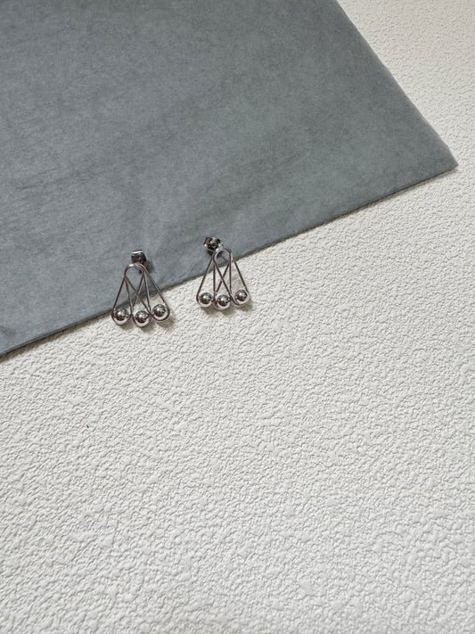 基本款~倒三角珠珠耳環