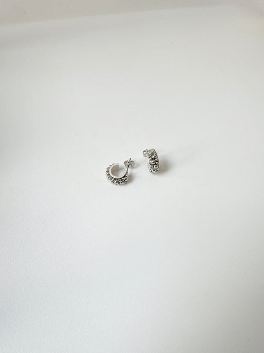 Mini size 點點耳環