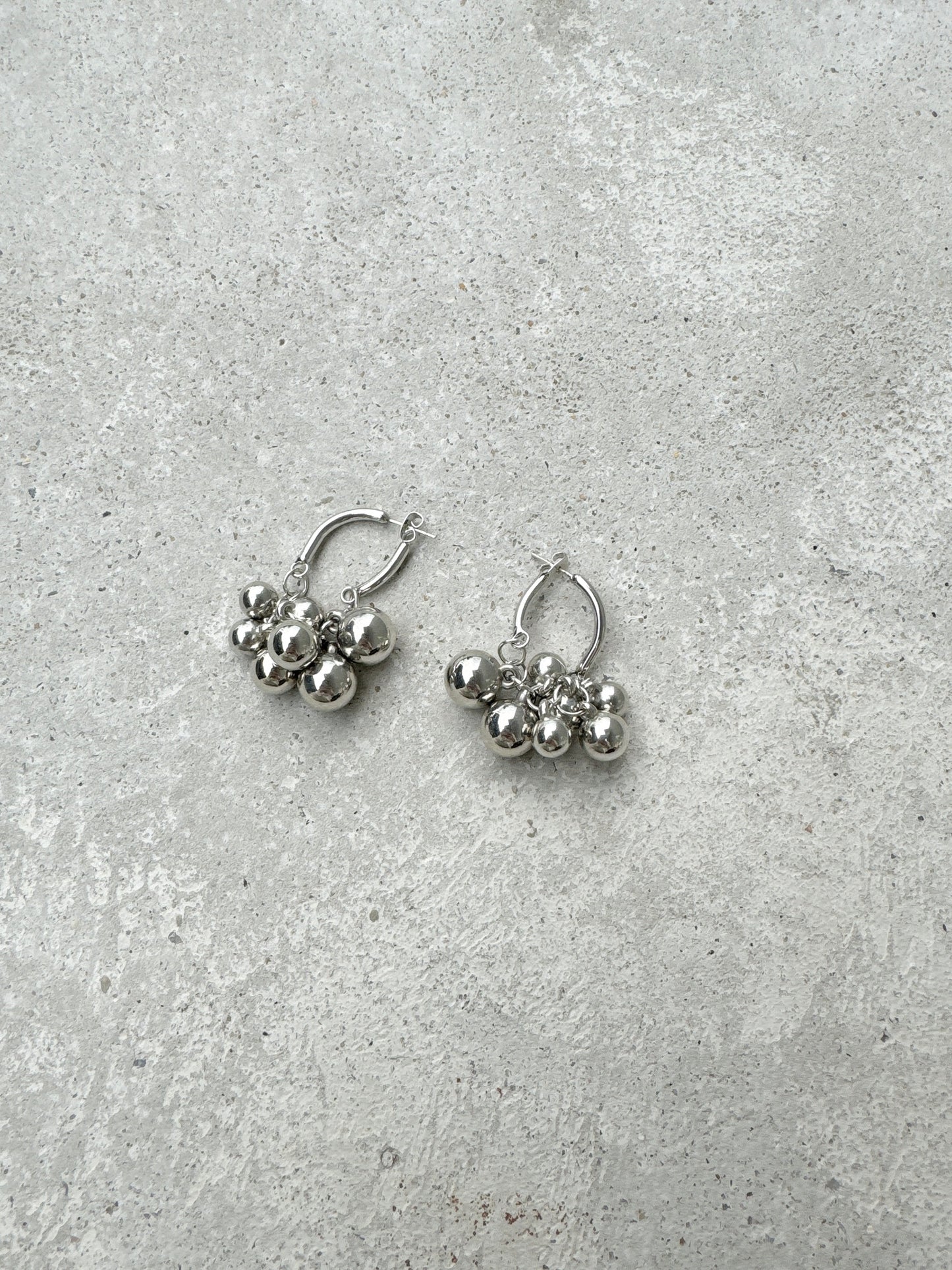 推!彎勾珠珠串耳環