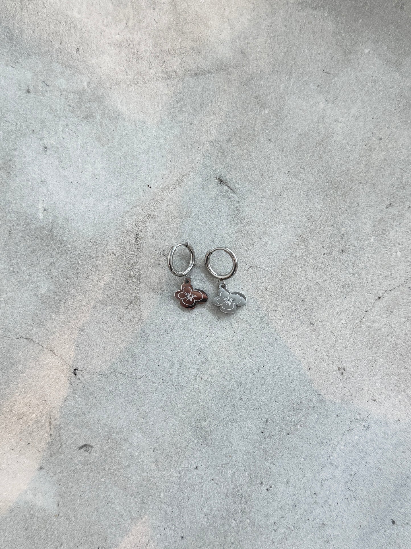 Must pick ❁⃘*.゚刻制小花形圓扣耳環