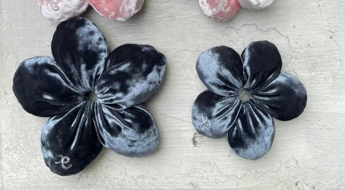 必買的♡︎絨面花形髮圈!