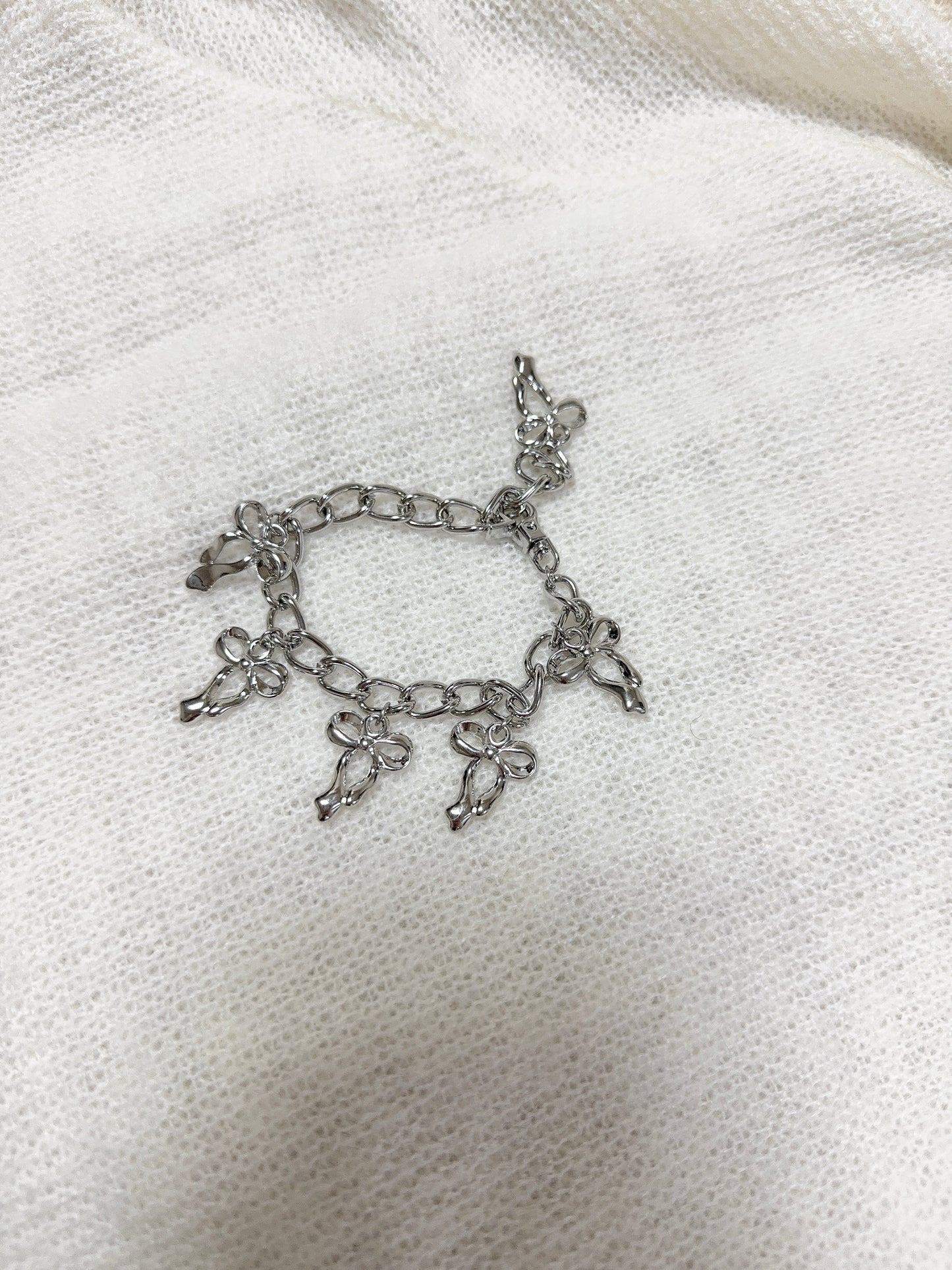 千挑萬選的蝴蝶結手鏈