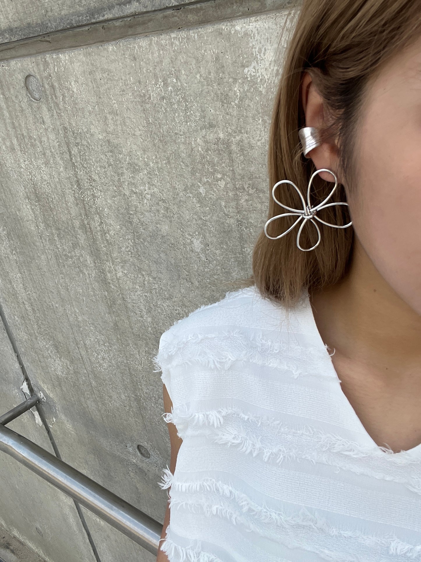 圓邊邊大花耳環