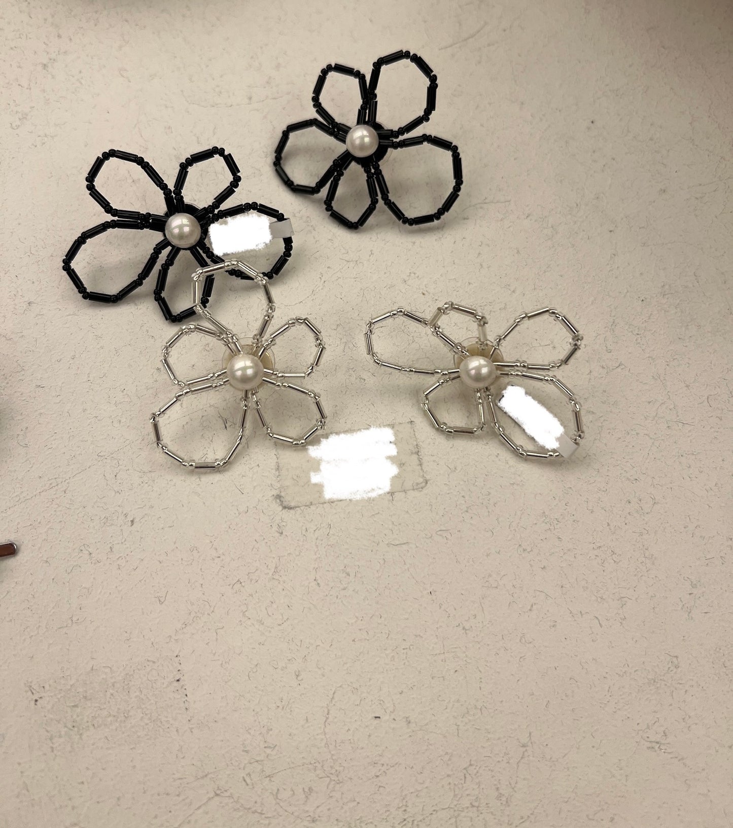 必買~花花形串珠耳環