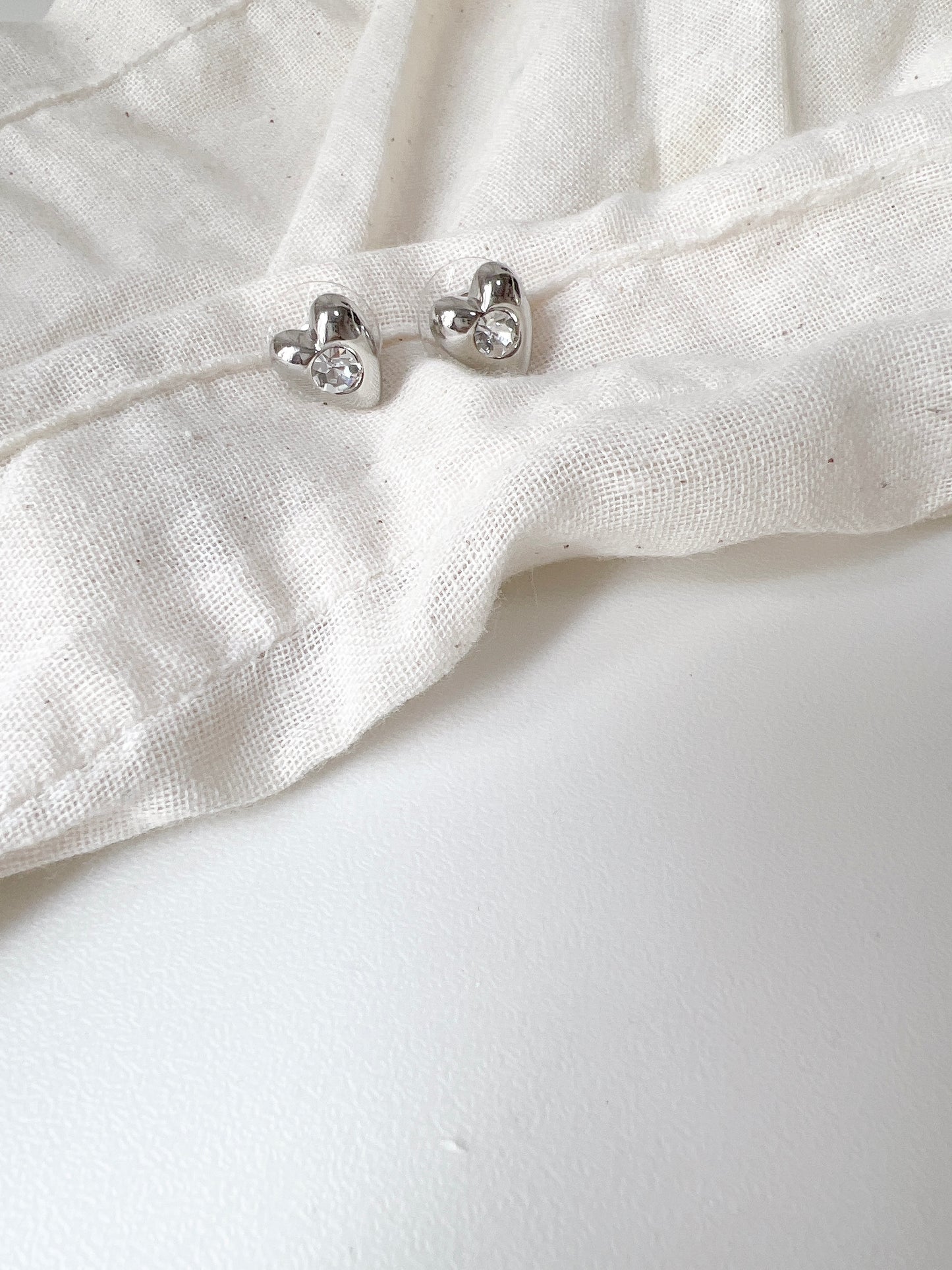 低調款~ 閃石小心型耳環