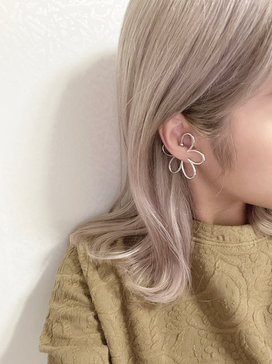 推薦~ 花花線條EAR CUFF
