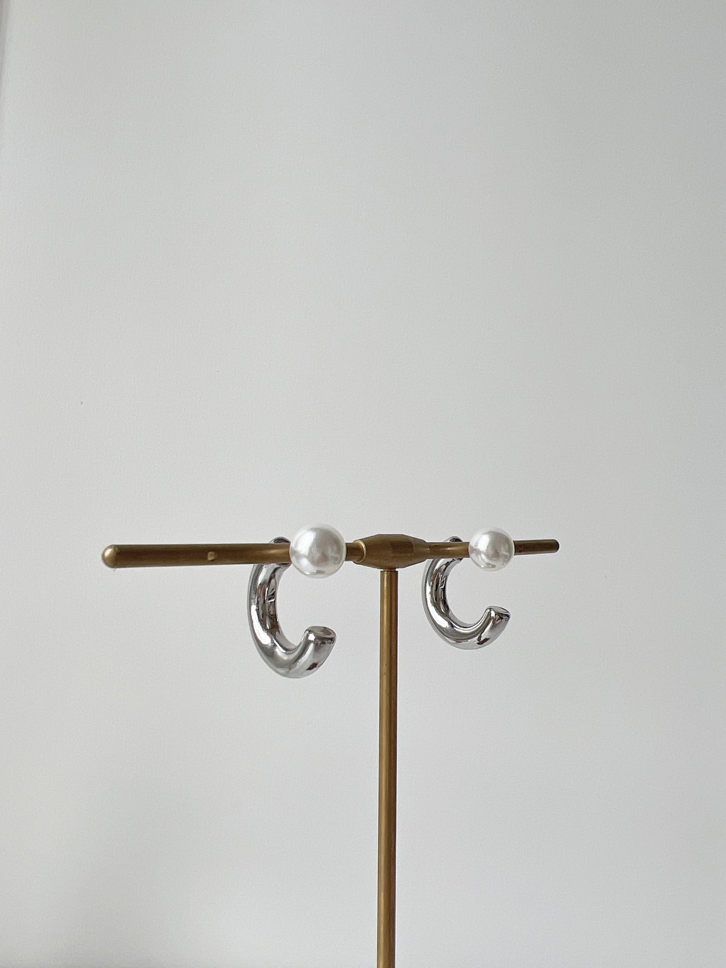 簡約珍珠彎勾耳環