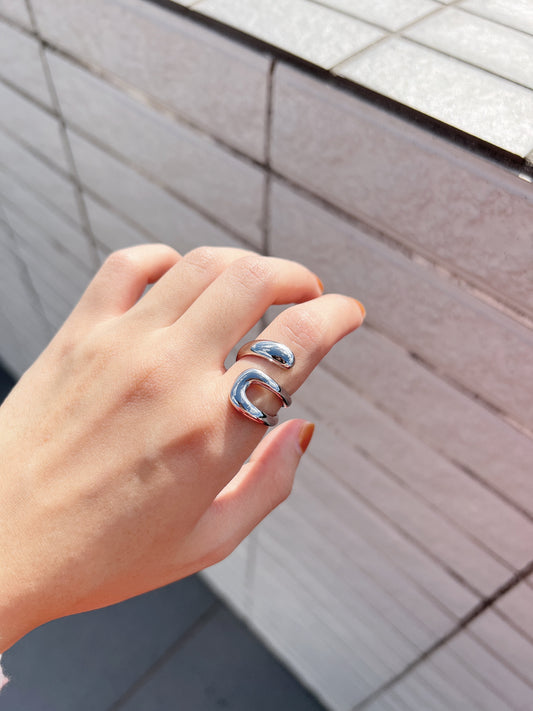 兩種方向的彎彎戒指