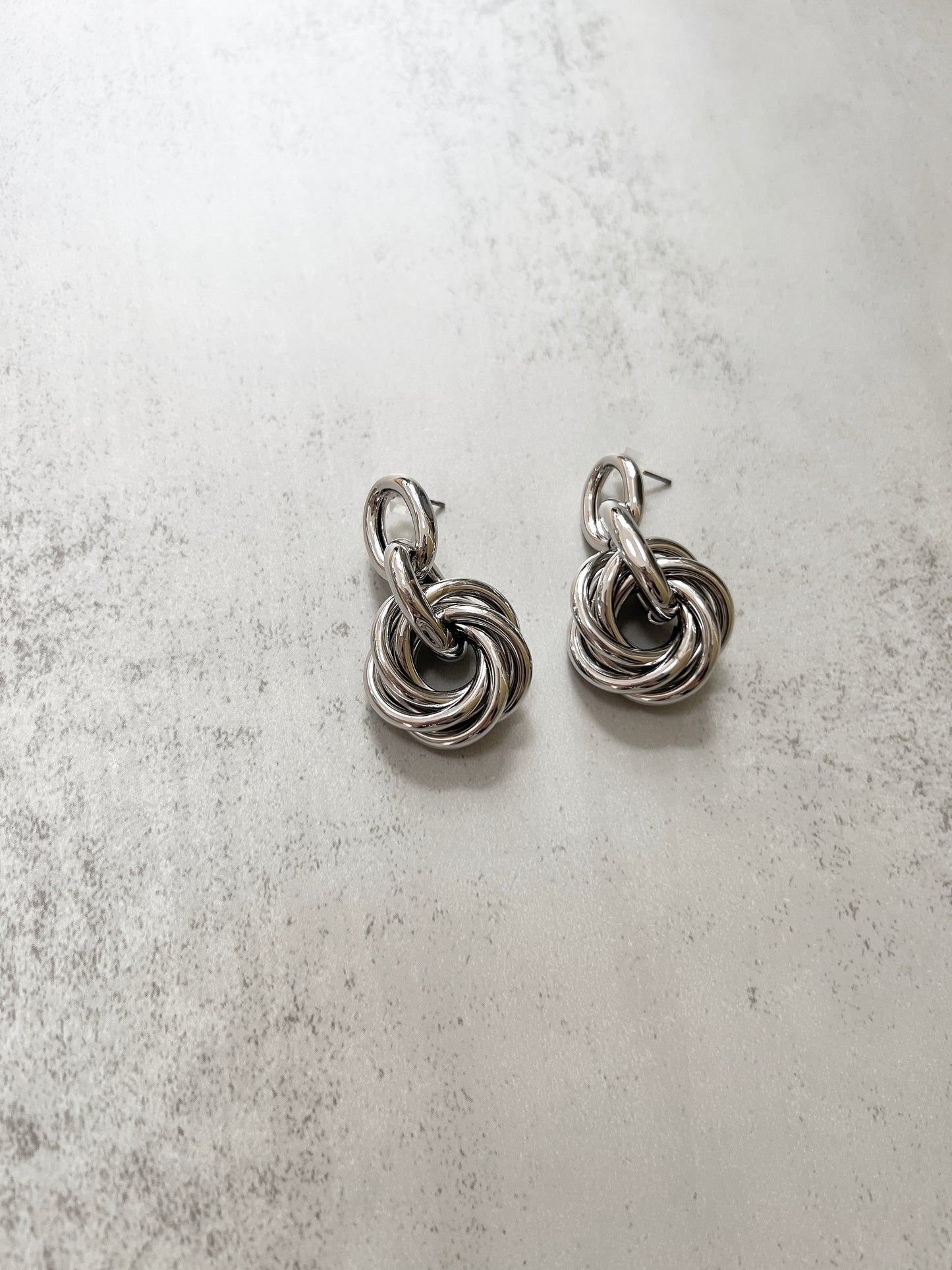 私心款 // 扭紋圈圈長耳環