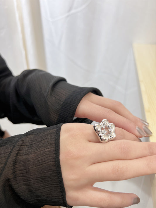 不規則花形狀閃石開口戒指