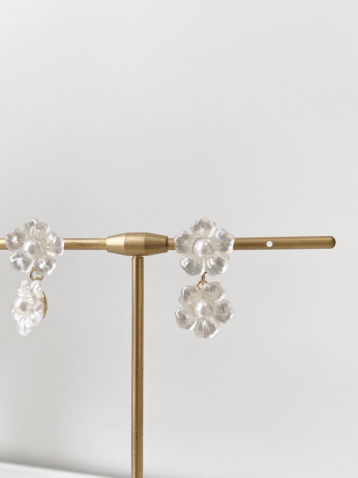雙珍珠小花耳環