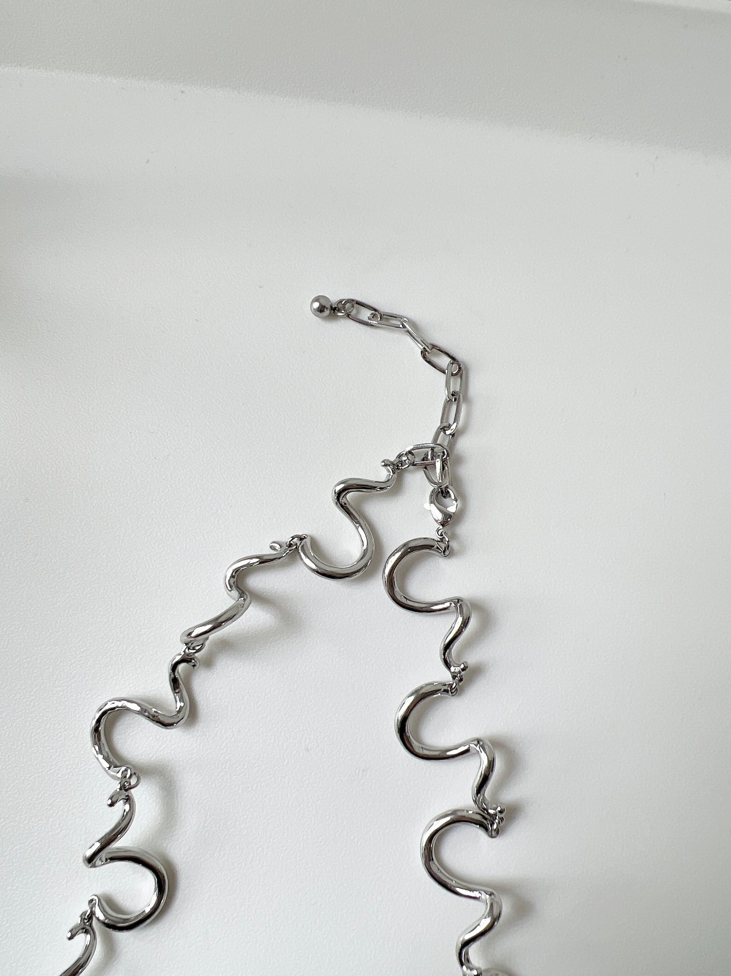 美!彎彎曲曲S形頸鏈