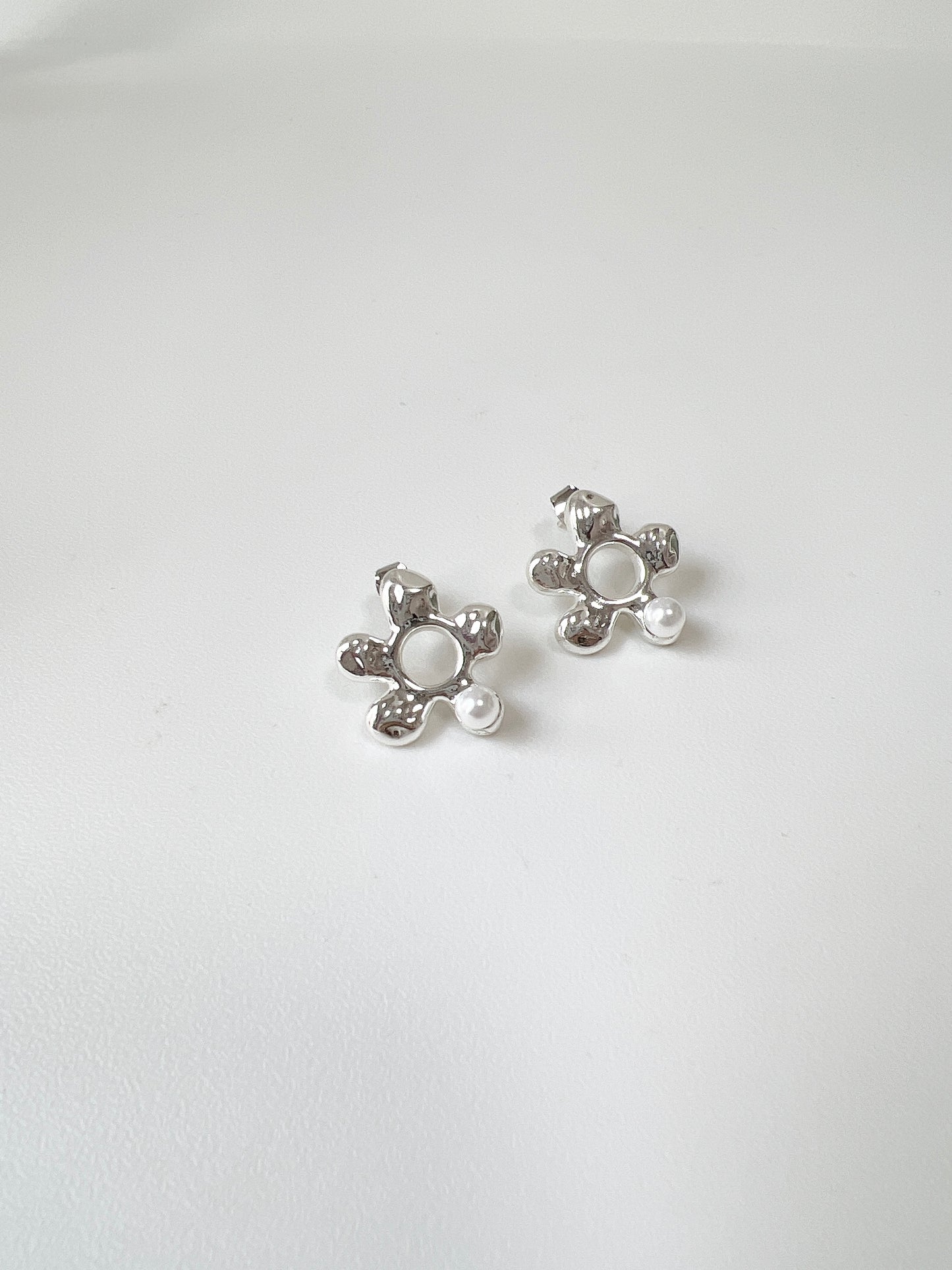 壓紋花型珍珠耳環