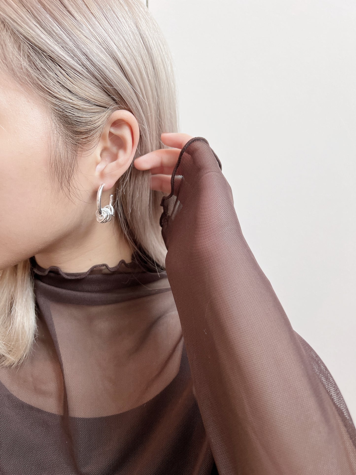 質感半彎圈圈耳環