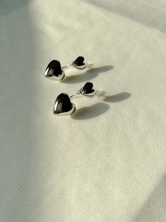 簡約心心彎耳環