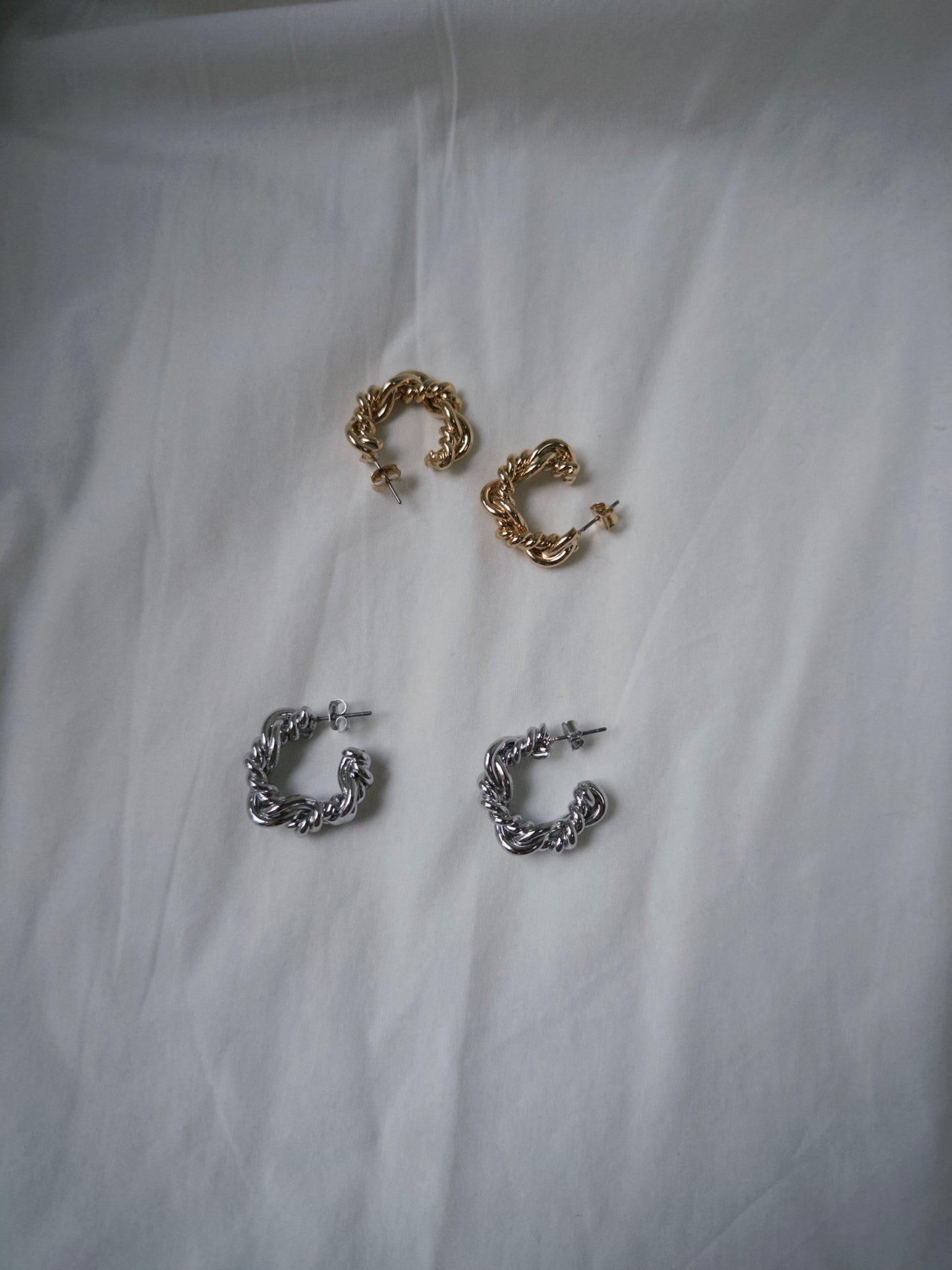 日常款～扭扭半彎耳環