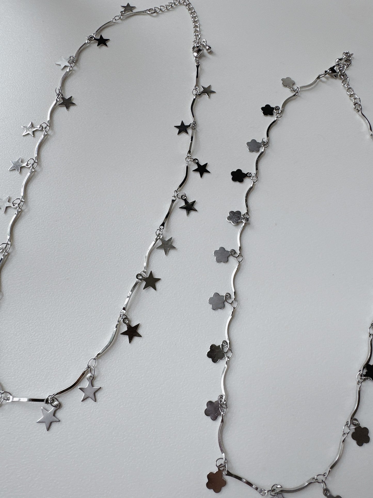 MUST HAVE! 花花/星星波浪幼頸鏈