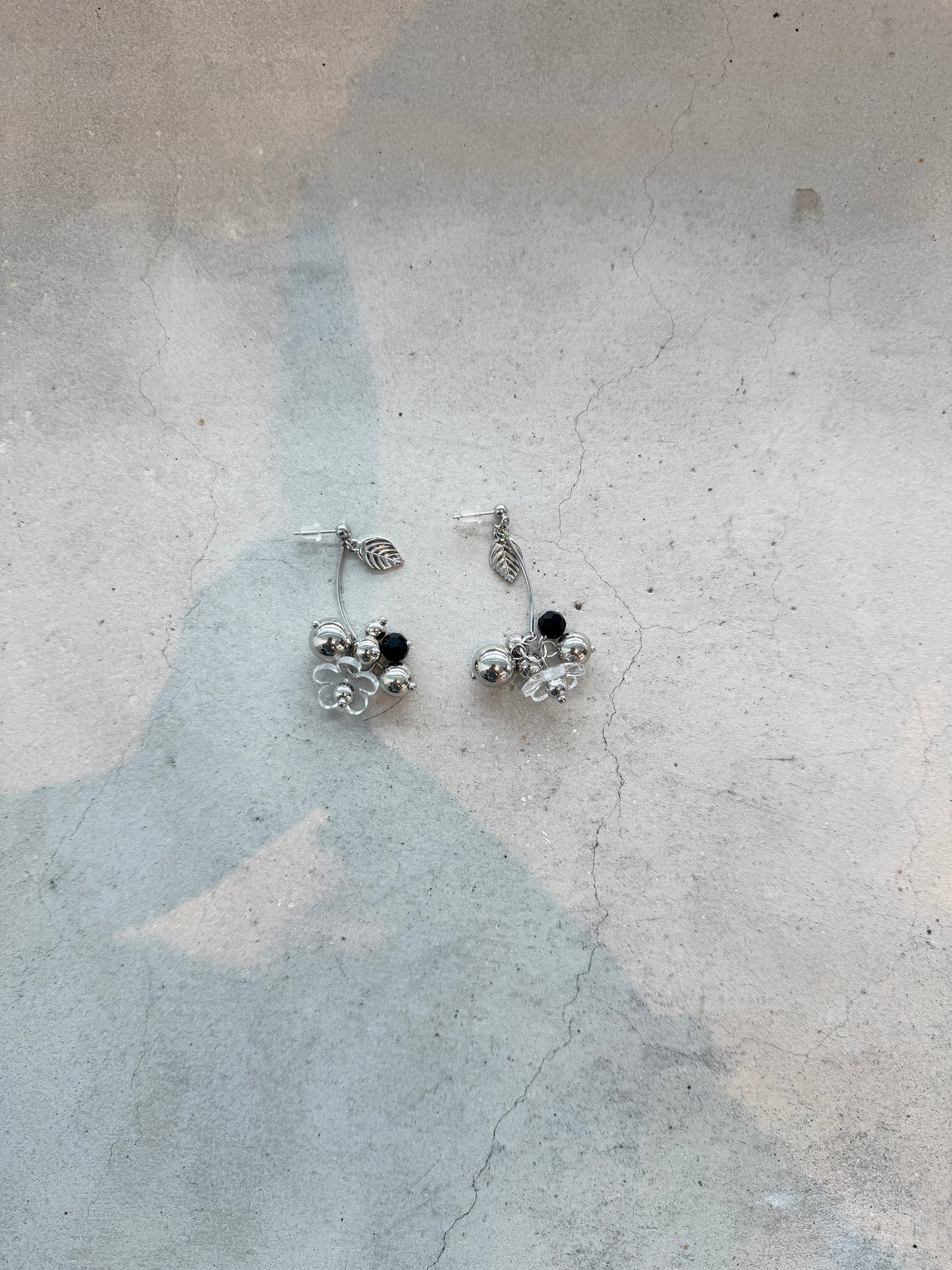 透明感花花ballball耳環