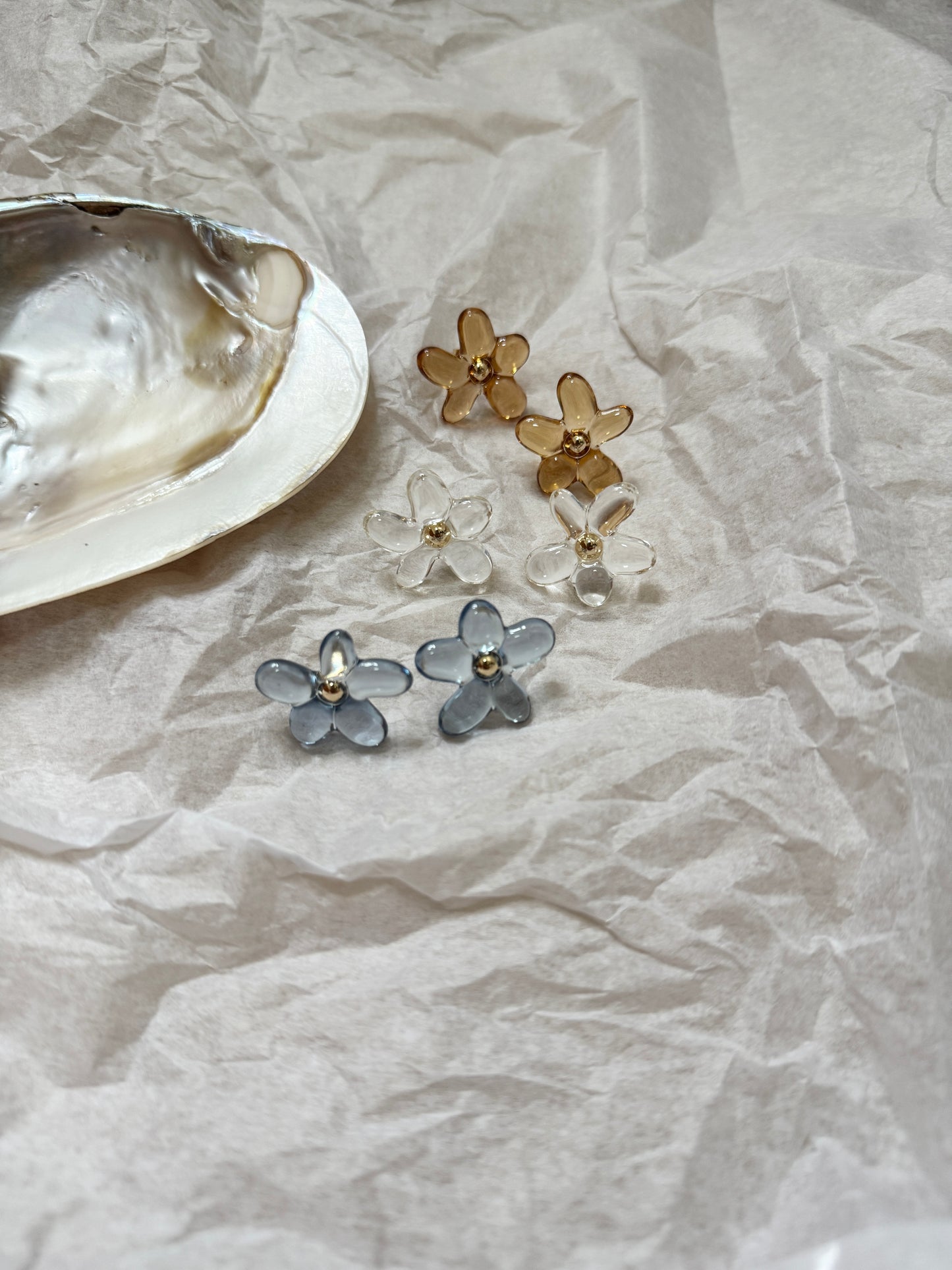 必買～透明感日系小花耳環