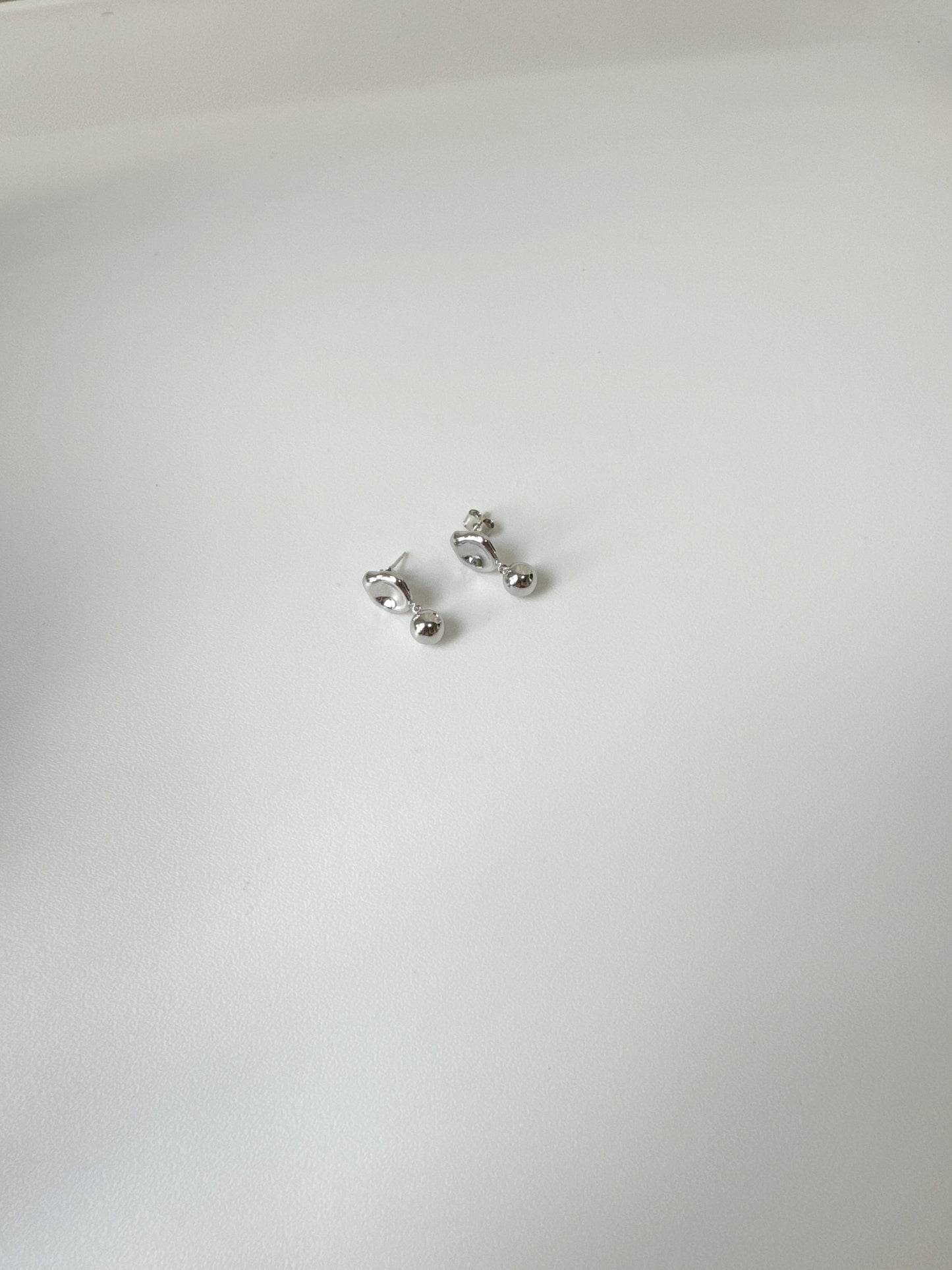 ￼簡單圓壓紋搖搖耳環