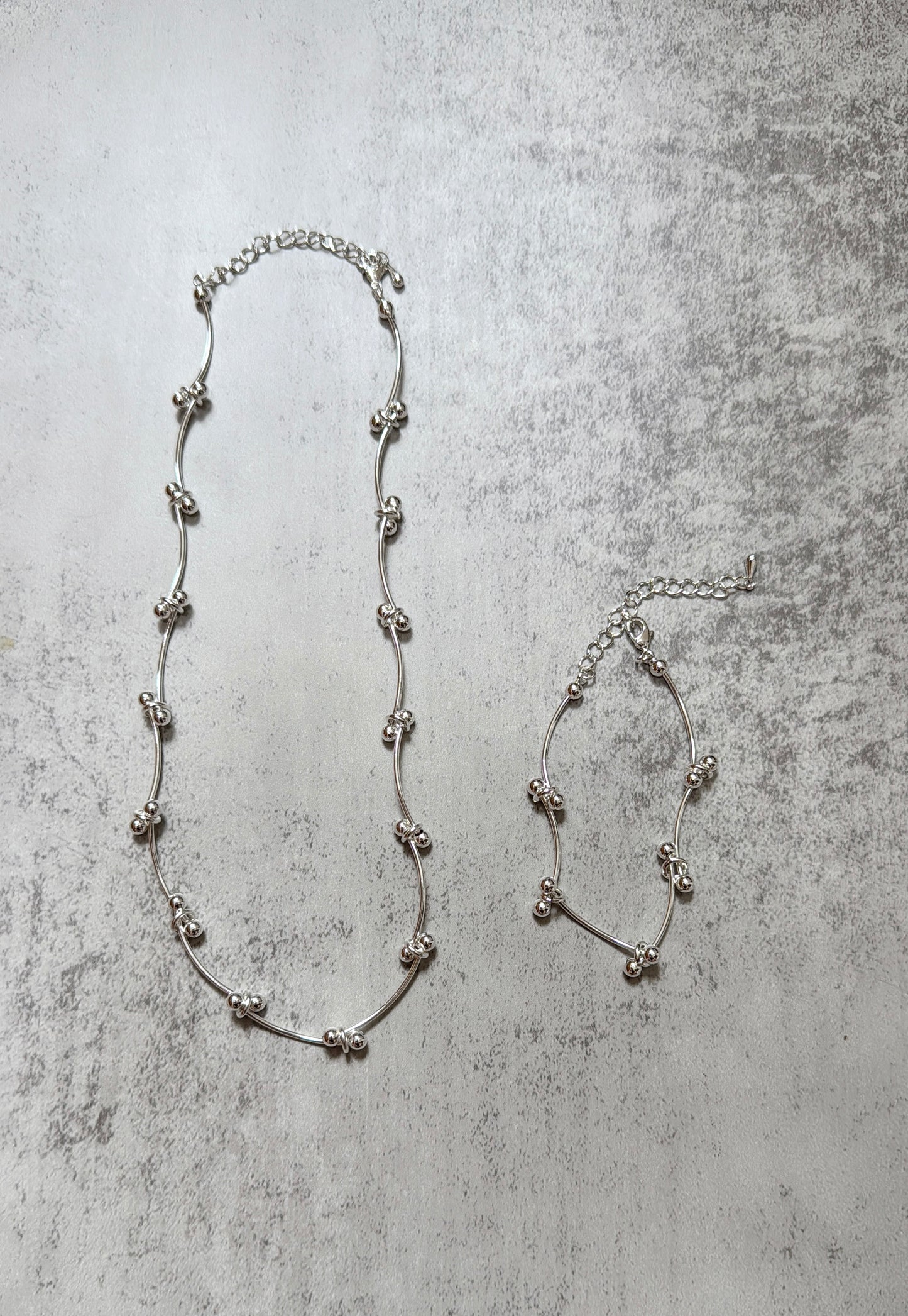 Must have!細扭扭珠頸鏈