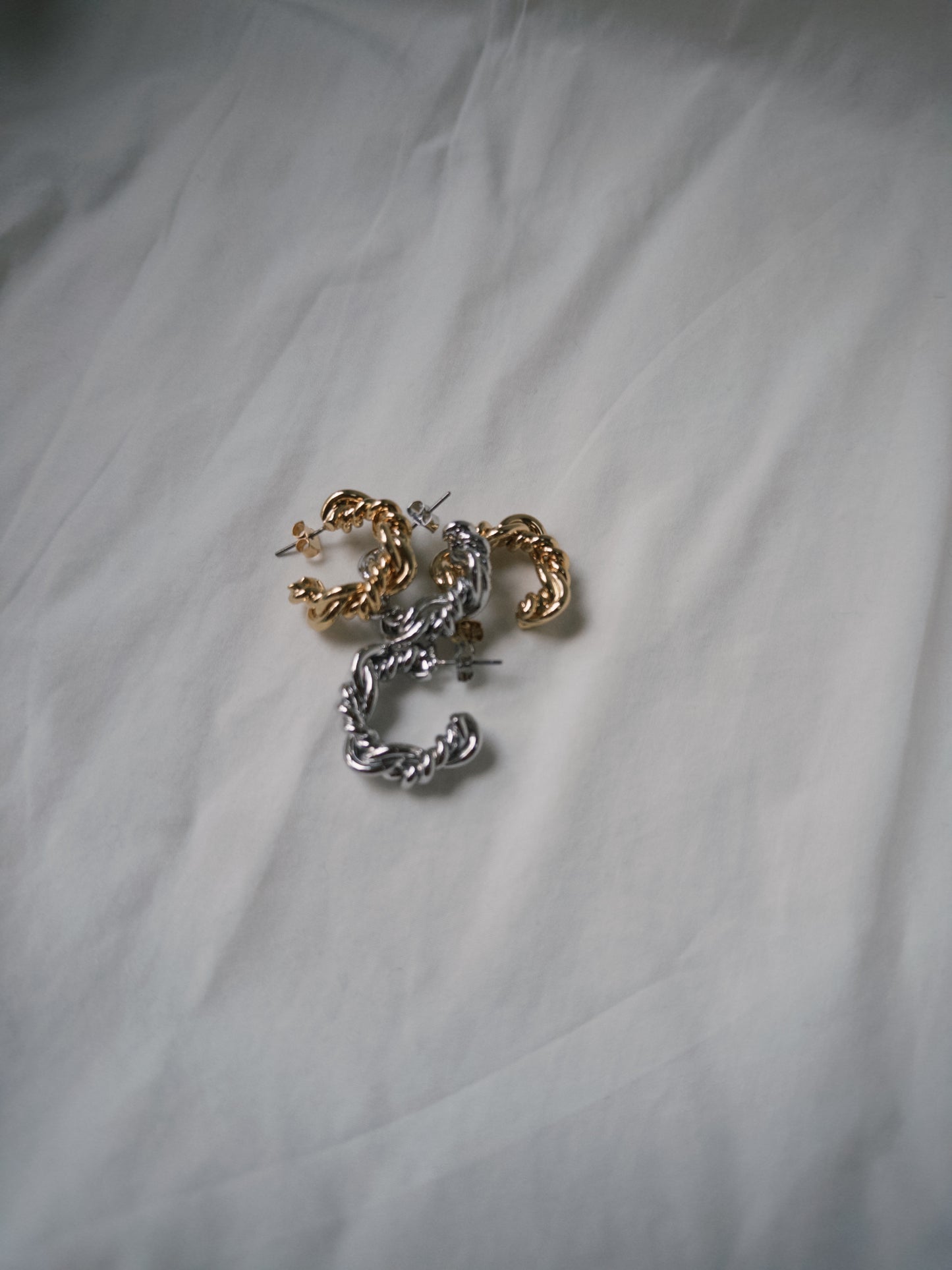 日常款～扭扭半彎耳環