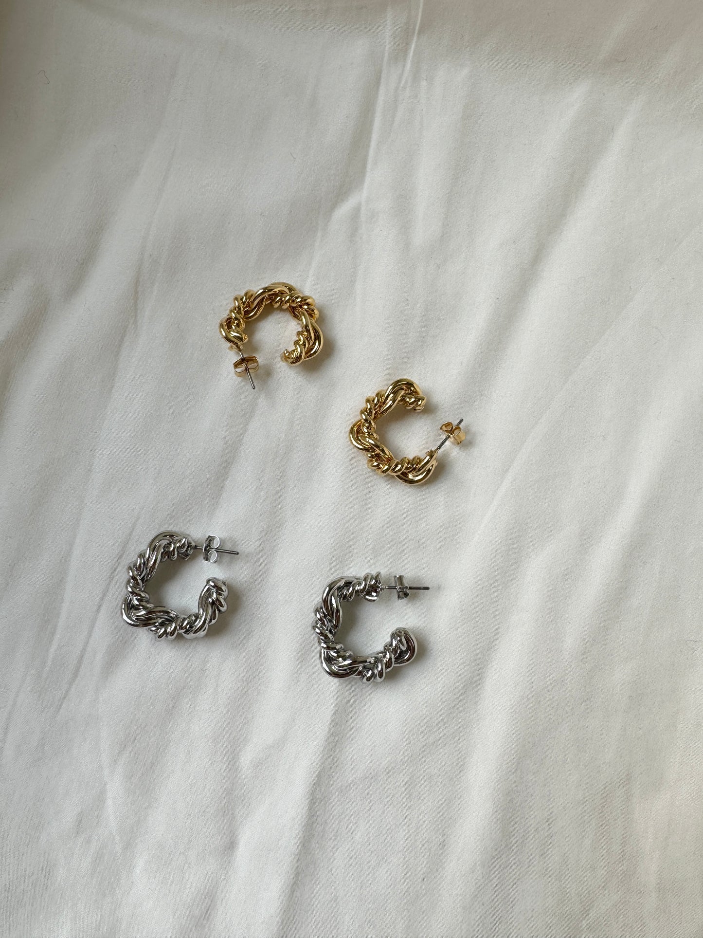 日常款～扭扭半彎耳環