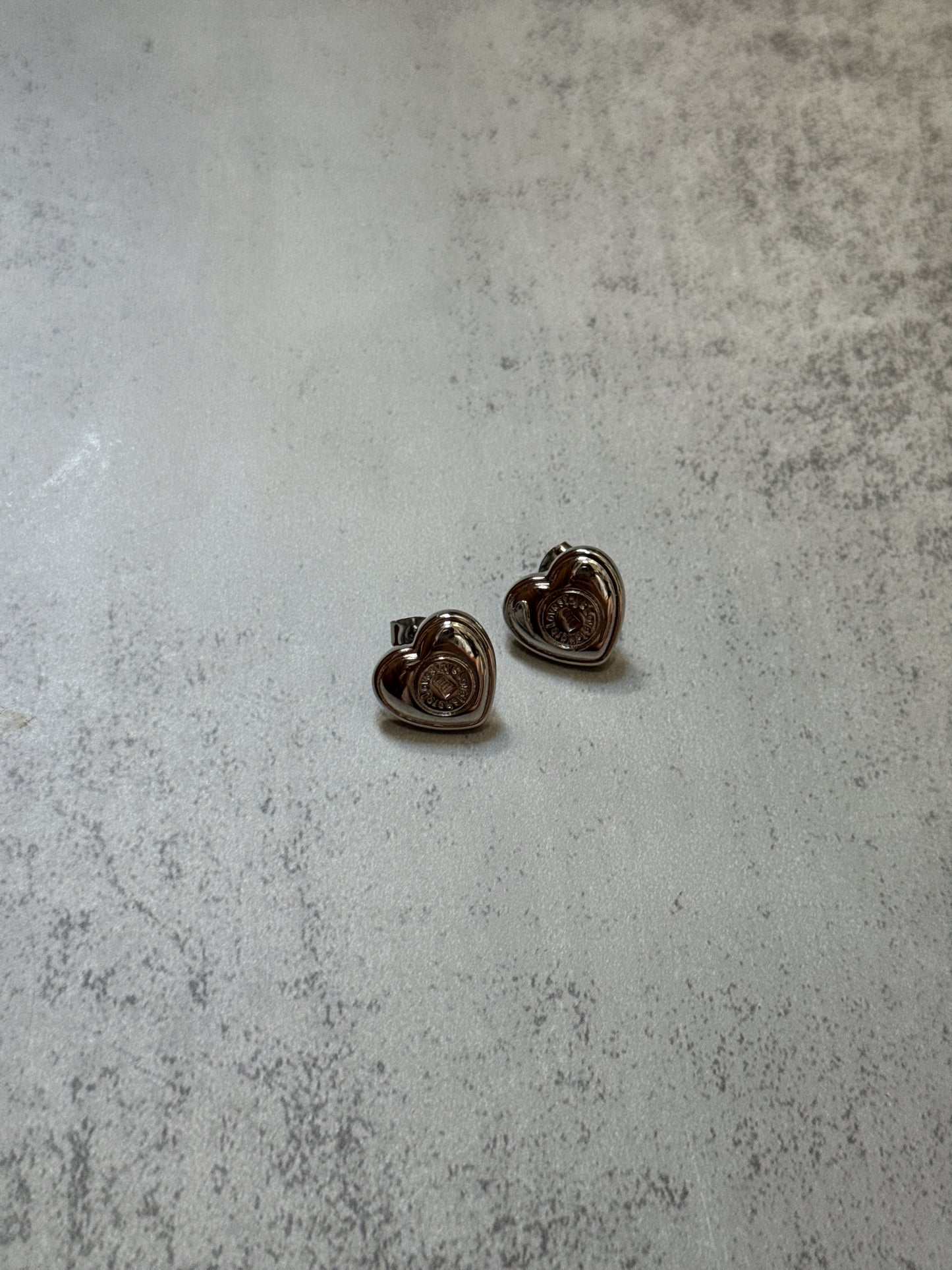 簡約心心鎖耳環￼