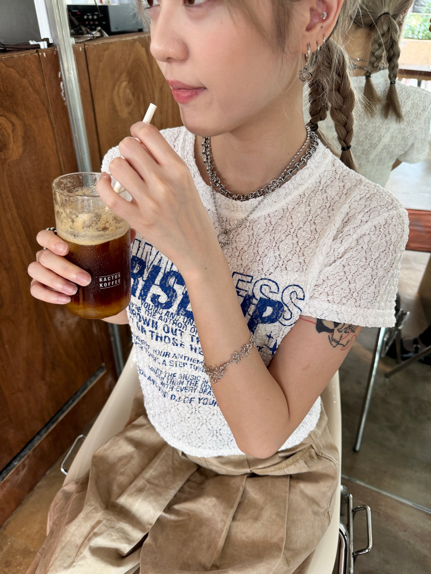 Ballball彎形圈頸鏈