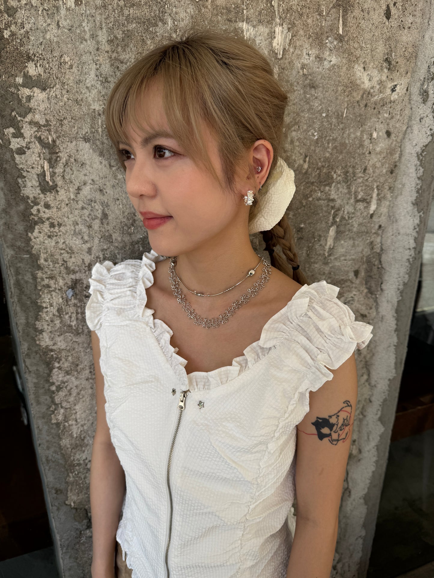 本月必買款⋆.˚⊹⁺特別扭花花頸鏈