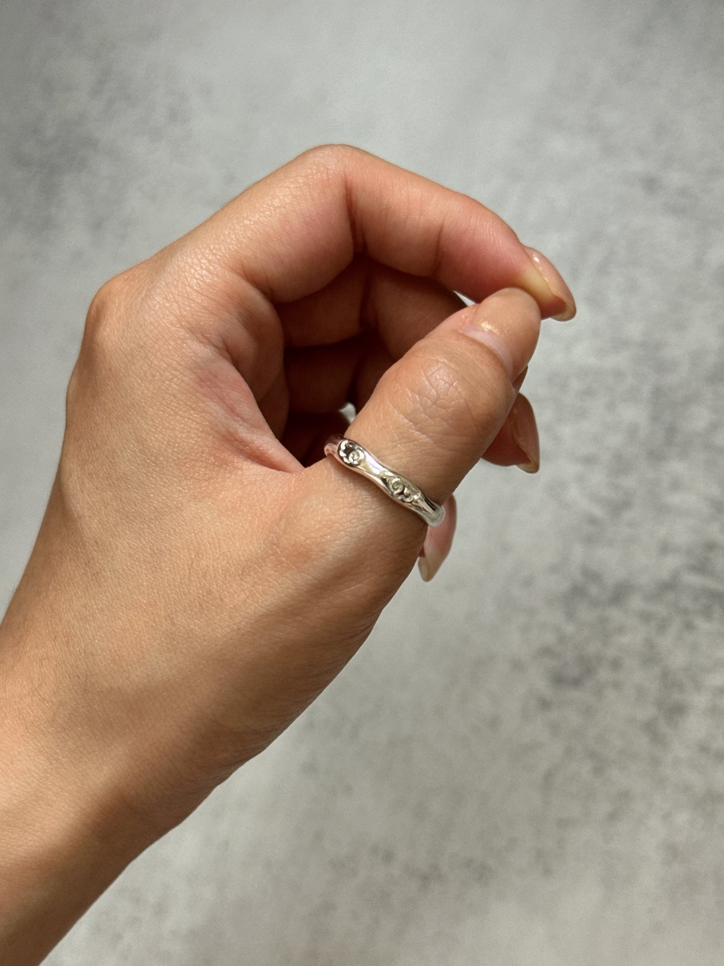低調暗刻紋RING