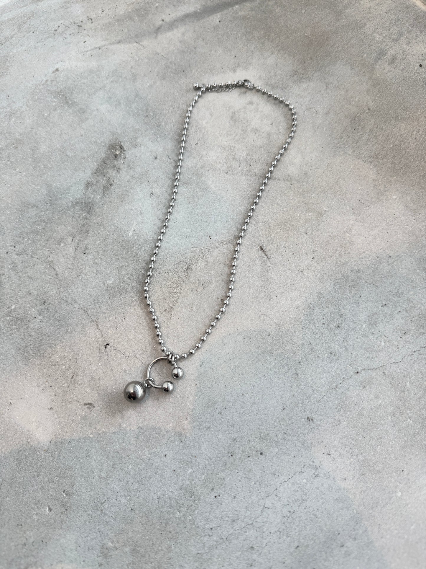 Ballball彎形圈頸鏈