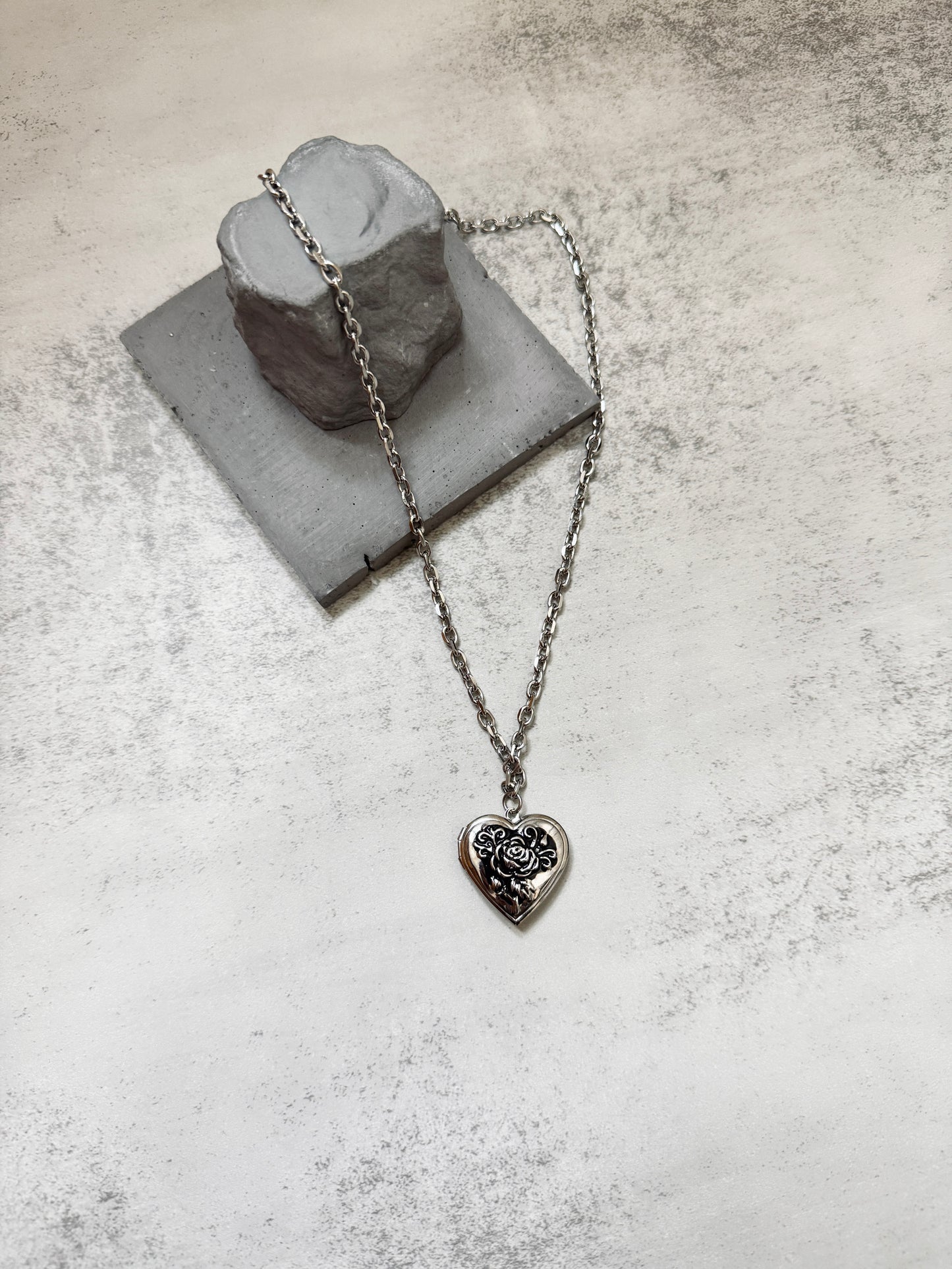 復古壓花心形頸鏈