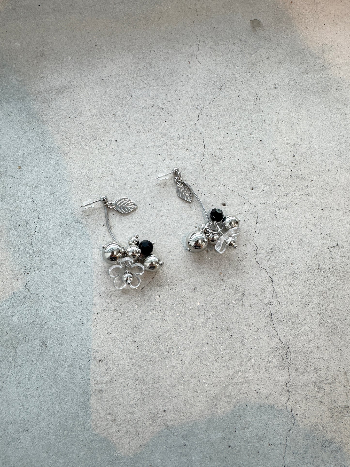 透明感花花ballball耳環