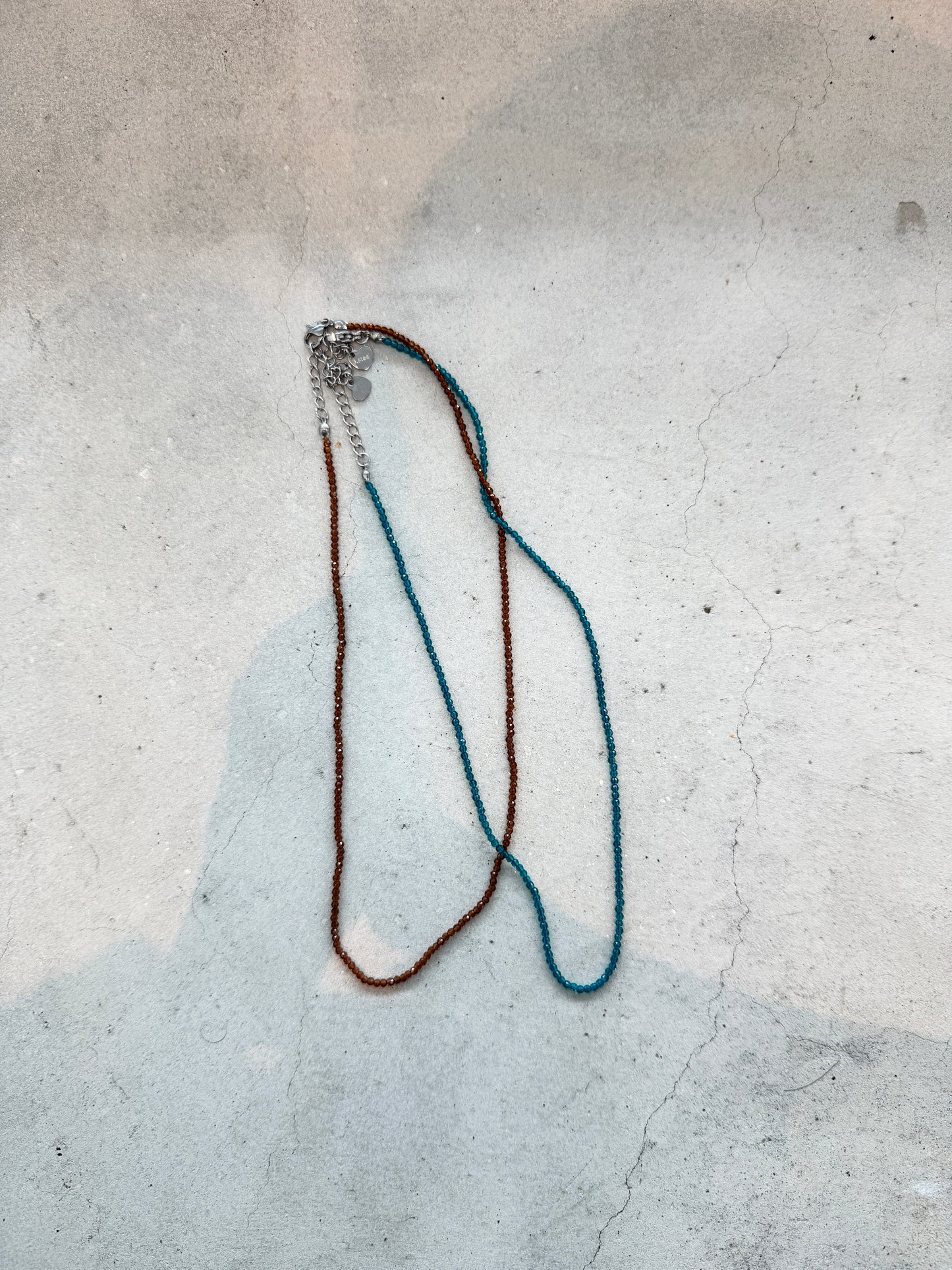 多色入！巨百撘細亮珠幼頸鏈