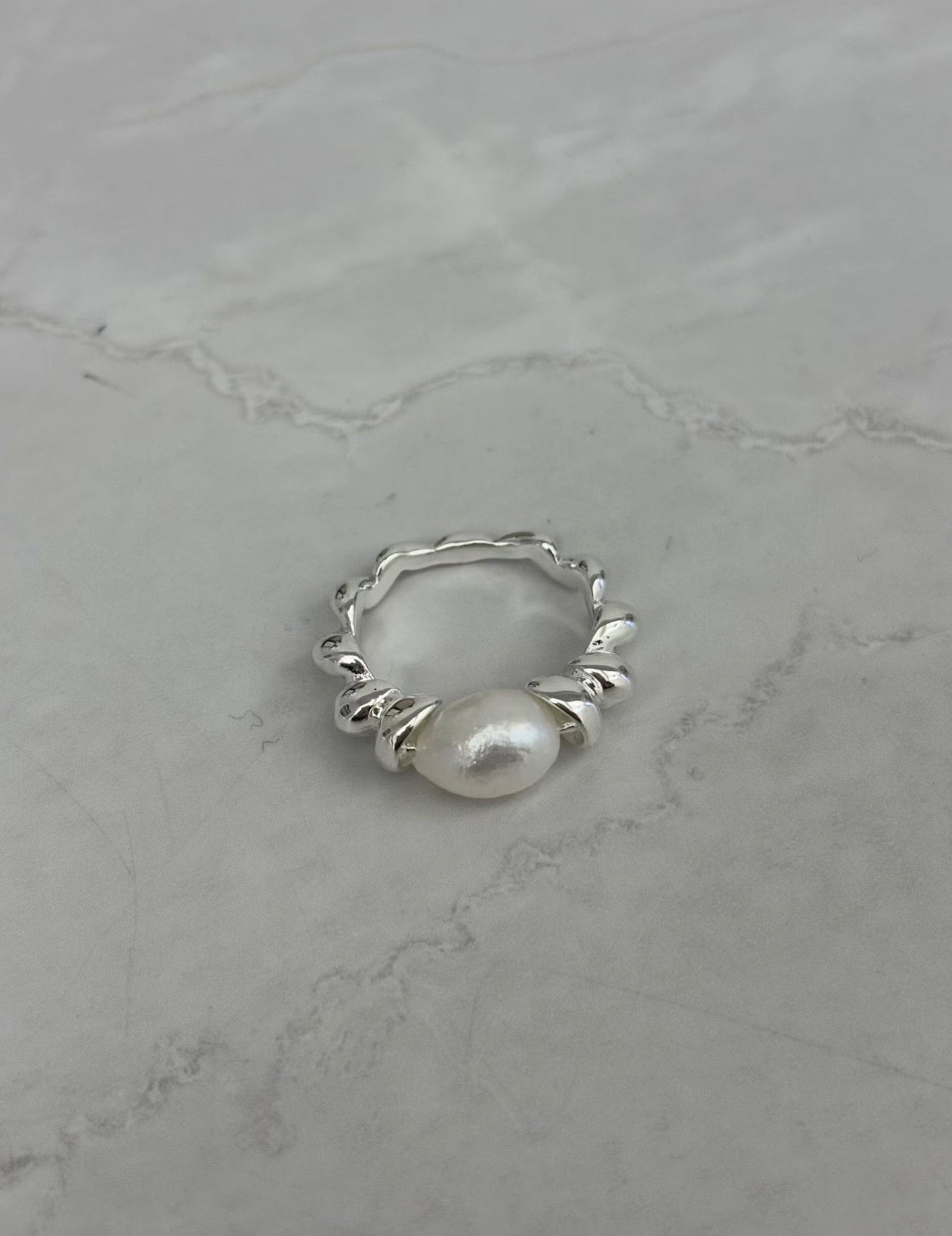 霧面感扭扭珍珠RING