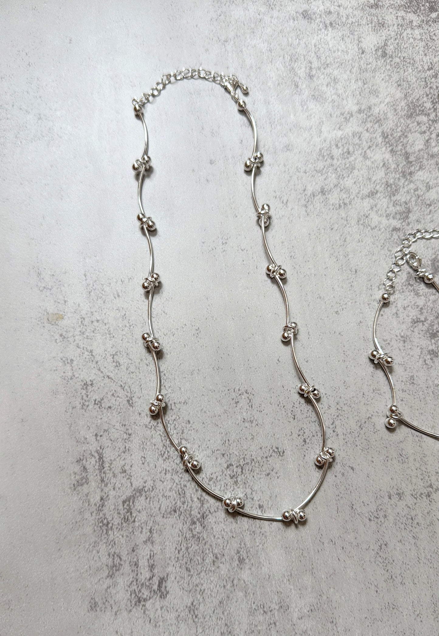 Must have!細扭扭珠頸鏈