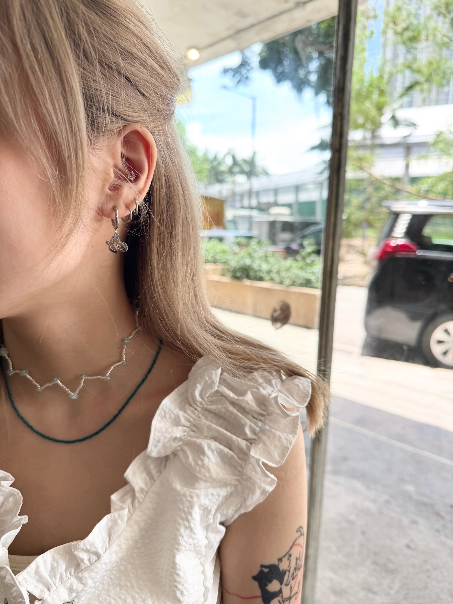 Must pick ❁⃘*.ﾟ刻制小花形圓扣耳環