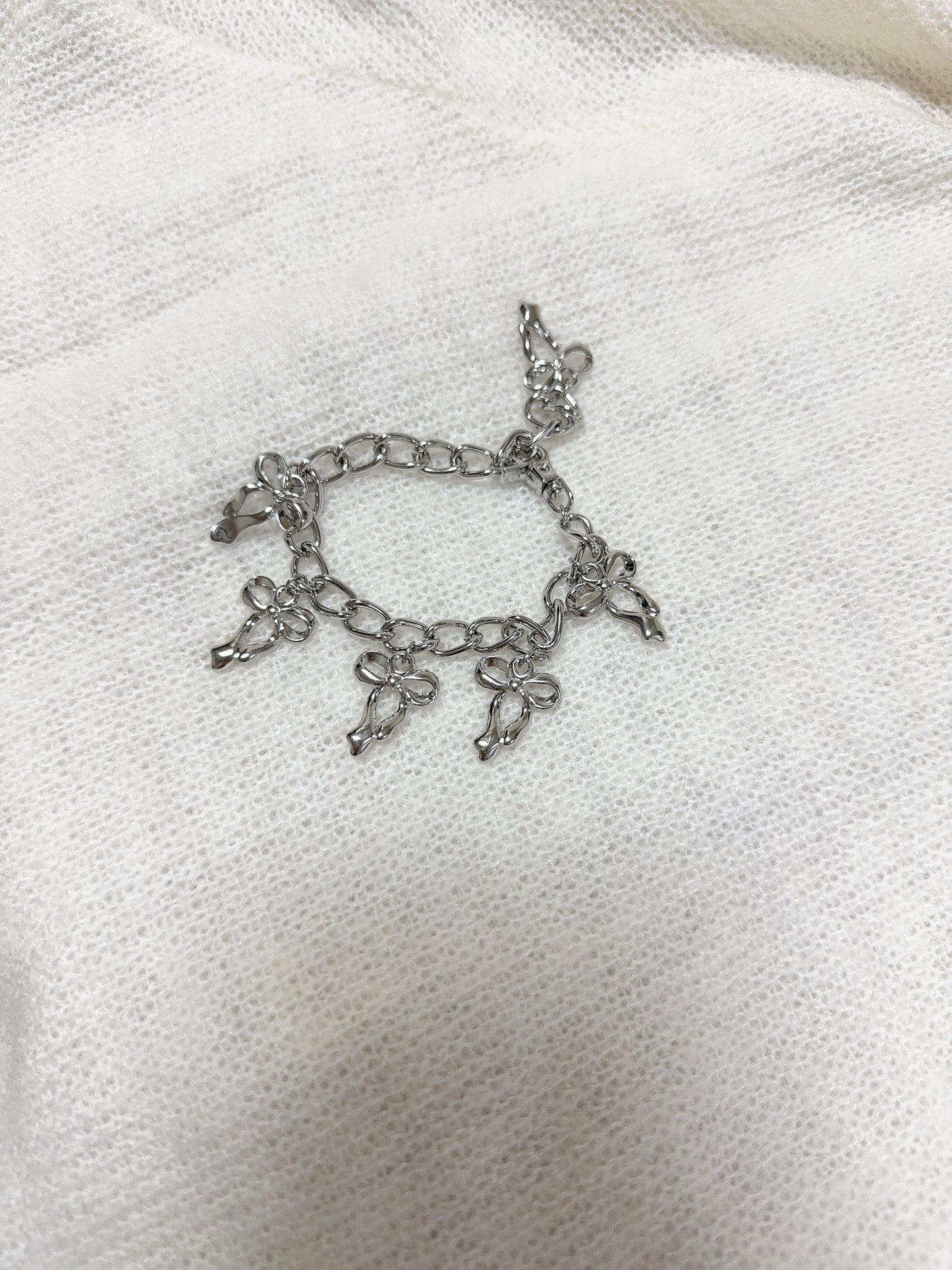 千挑萬選的蝴蝶結手鏈￼