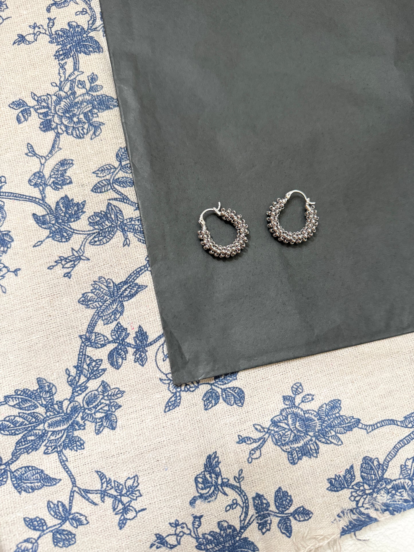 細細珠圓扣耳環