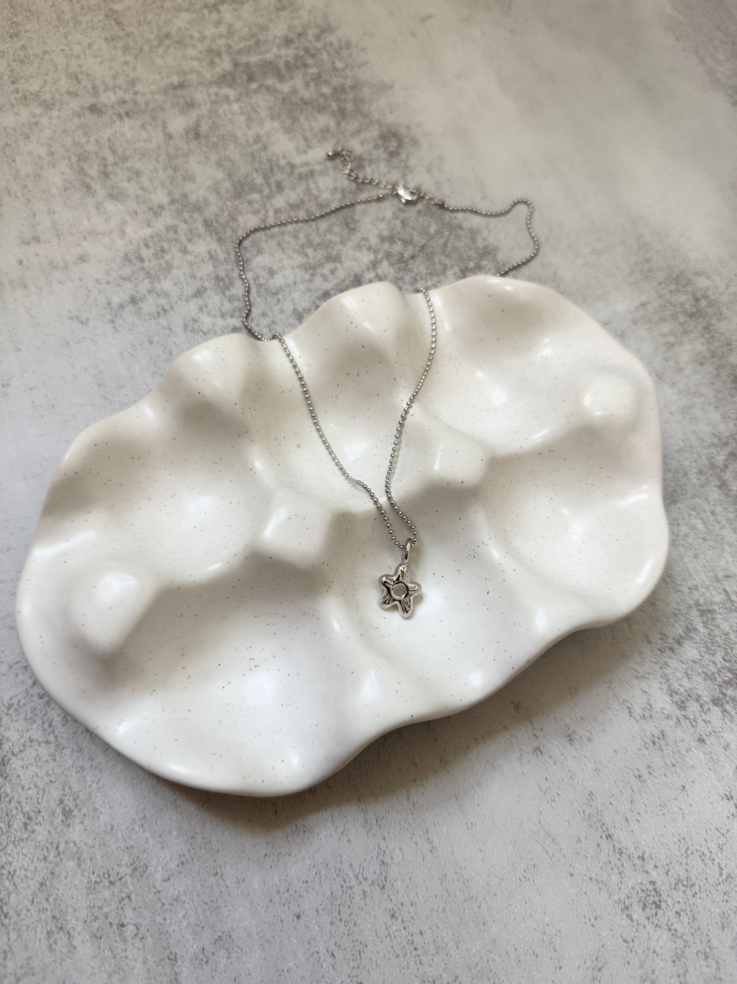 BASIC點點小花頸鏈