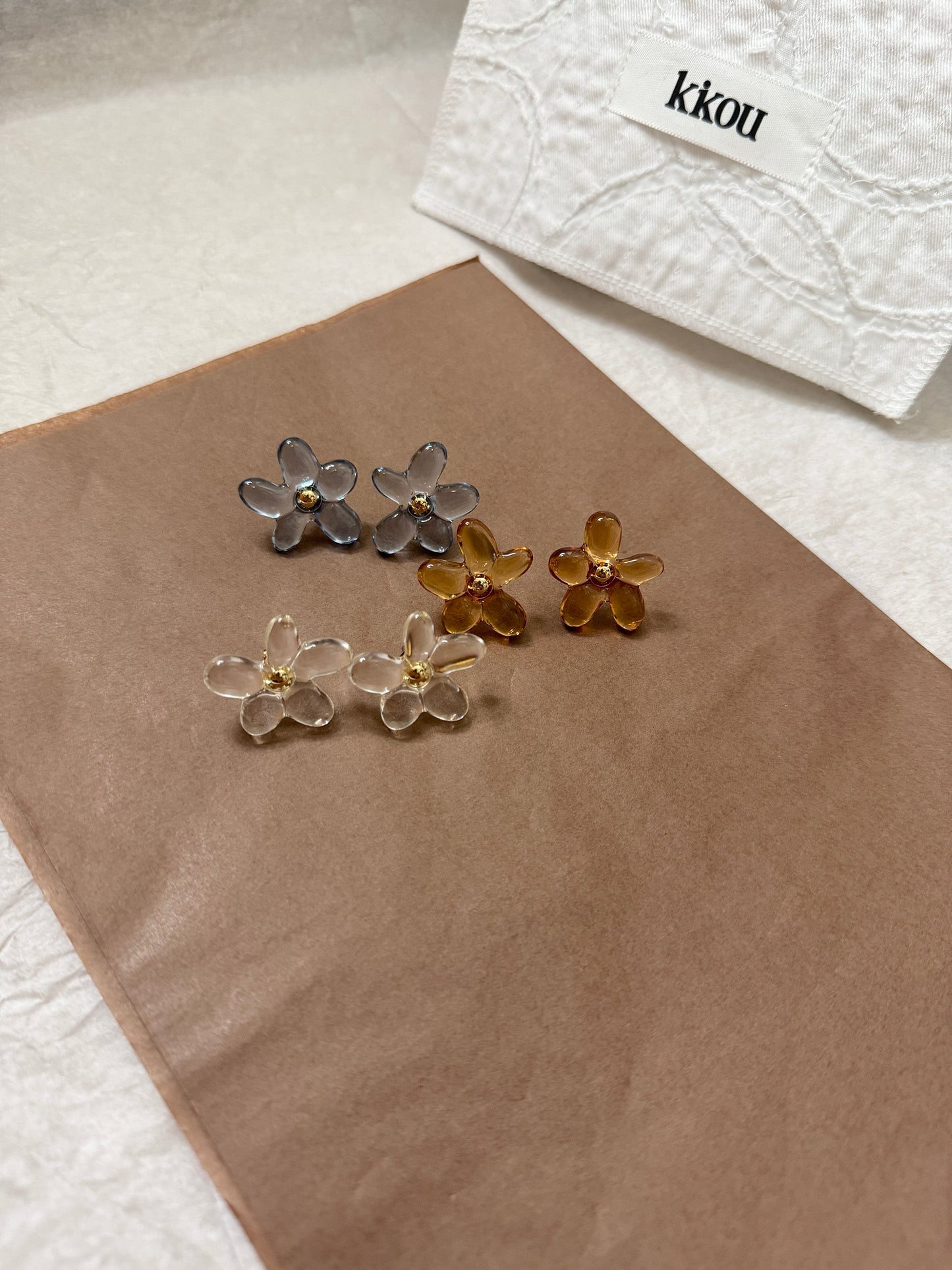 必買～透明感日系小花耳環