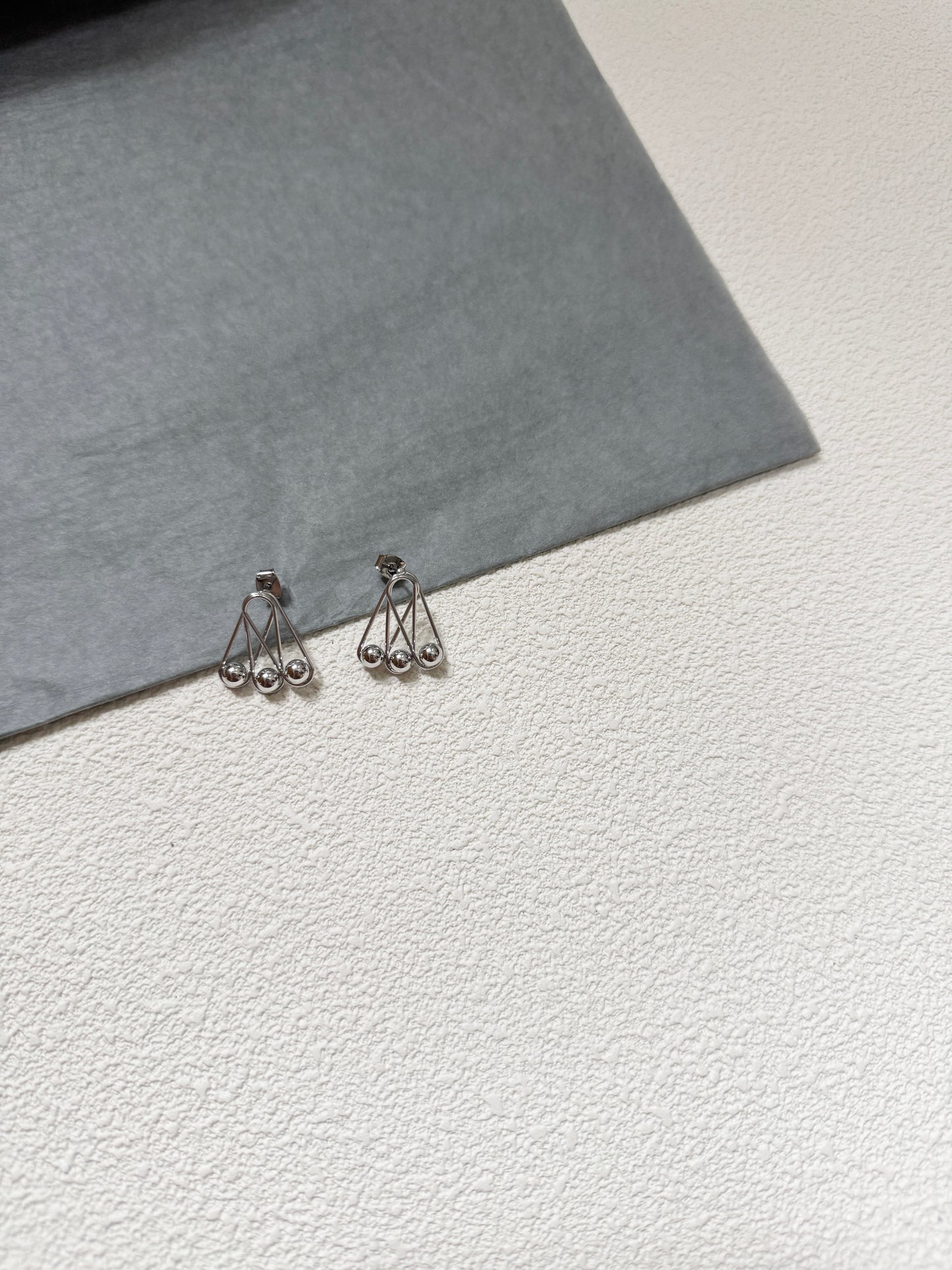 基本款～倒三角珠珠耳環